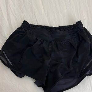 Lululemon 2.5” hotty hot low rise CAMO